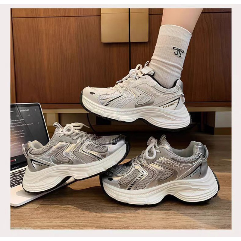 Street Fashion In Korea - 2026 Spring Women Unky Dad Sneakers